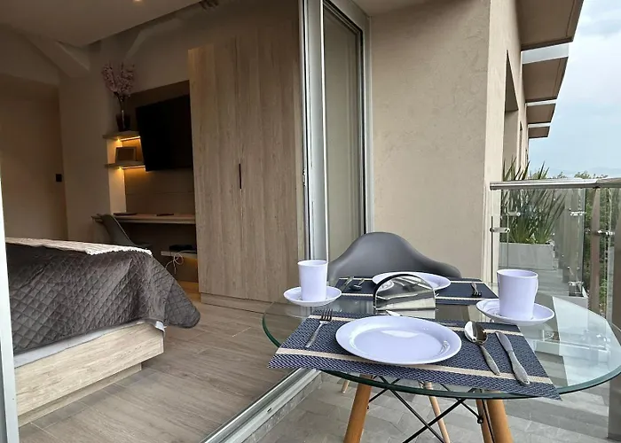 Loft Nuevo De Lujo Con Balcon Privado Y Vista Historica En El Corazon De La Ciudad De Apartment *